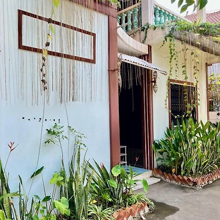 Lotus Blanc Homestay Battambang Buitenkant foto