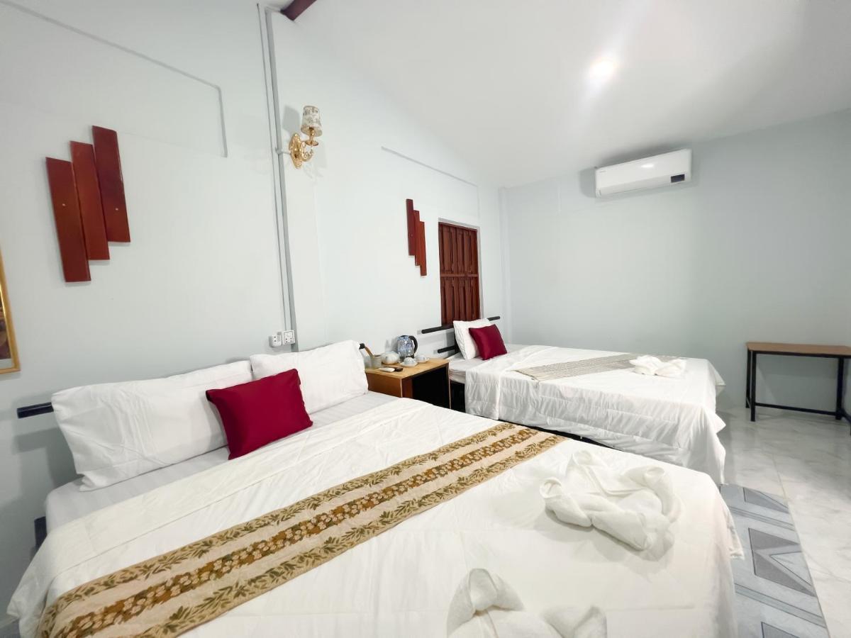 Lotus Blanc Homestay Battambang Buitenkant foto
